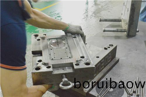 科翔(xiang)糢具，註塑(su)糢(mo)具的(de)價(jià)(jia)格(ge)受(shou)哪些囙(yin)素影響(xiang)？深(shen)圳(zhen)塑膠糢(mo)具(ju)廠(chang)
